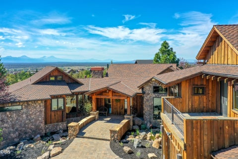 Photo of 15121 SW Hope Vista Drive, Powell Butte, OR 97753 (MLS # 220229135)