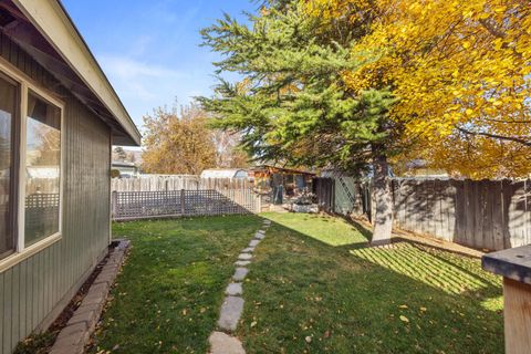 Tiny photo for 3919 Redondo Way, Klamath Falls, OR 97603 (MLS # 220211959)