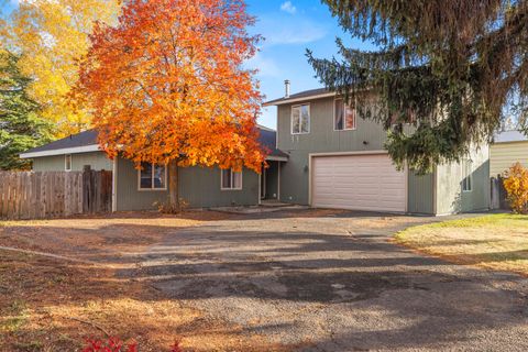 Photo of 3919 Redondo Way, Klamath Falls, OR 97603 (MLS # 220211959)