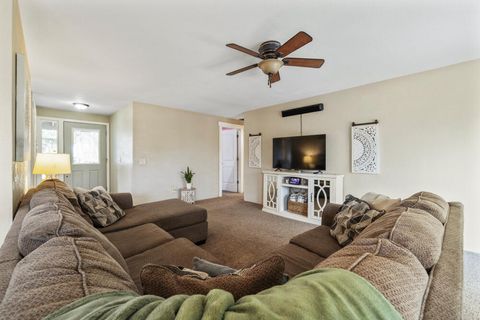 Tiny photo for 3919 Redondo Way, Klamath Falls, OR 97603 (MLS # 220211959)