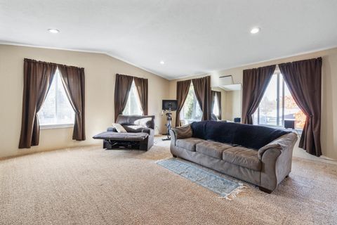 Tiny photo for 3919 Redondo Way, Klamath Falls, OR 97603 (MLS # 220211959)