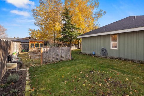 Tiny photo for 3919 Redondo Way, Klamath Falls, OR 97603 (MLS # 220211959)