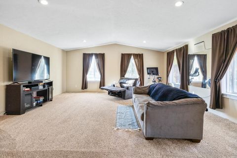 Tiny photo for 3919 Redondo Way, Klamath Falls, OR 97603 (MLS # 220211959)