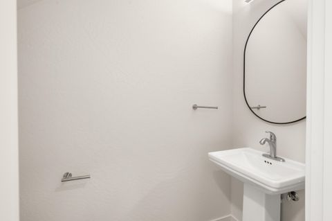 Tiny photo for 2024 Sunset Drive #6, Medford, OR 97501 (MLS # 220215869)