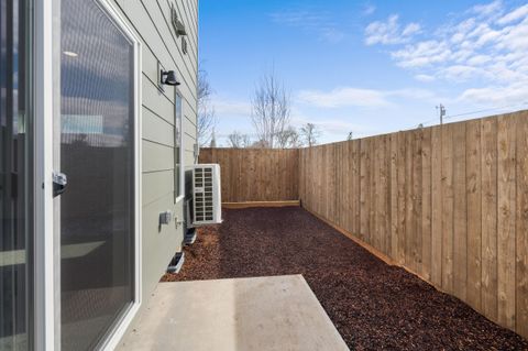 Tiny photo for 2024 Sunset Drive #6, Medford, OR 97501 (MLS # 220215869)