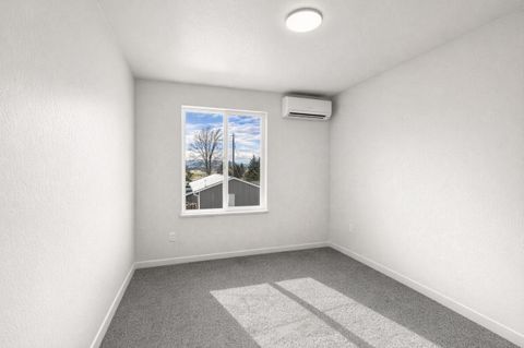 Tiny photo for 2024 Sunset Drive #6, Medford, OR 97501 (MLS # 220215869)