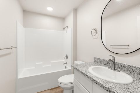 Tiny photo for 2024 Sunset Drive #6, Medford, OR 97501 (MLS # 220215869)