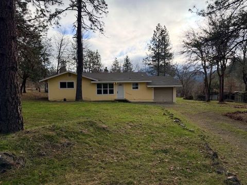 Photo of 326 Debra Lane, Grants Pass, OR 97527 (MLS # 220212908)