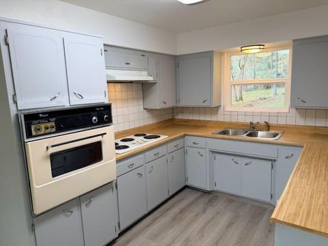 Tiny photo for 326 Debra Lane, Grants Pass, OR 97527 (MLS # 220212908)