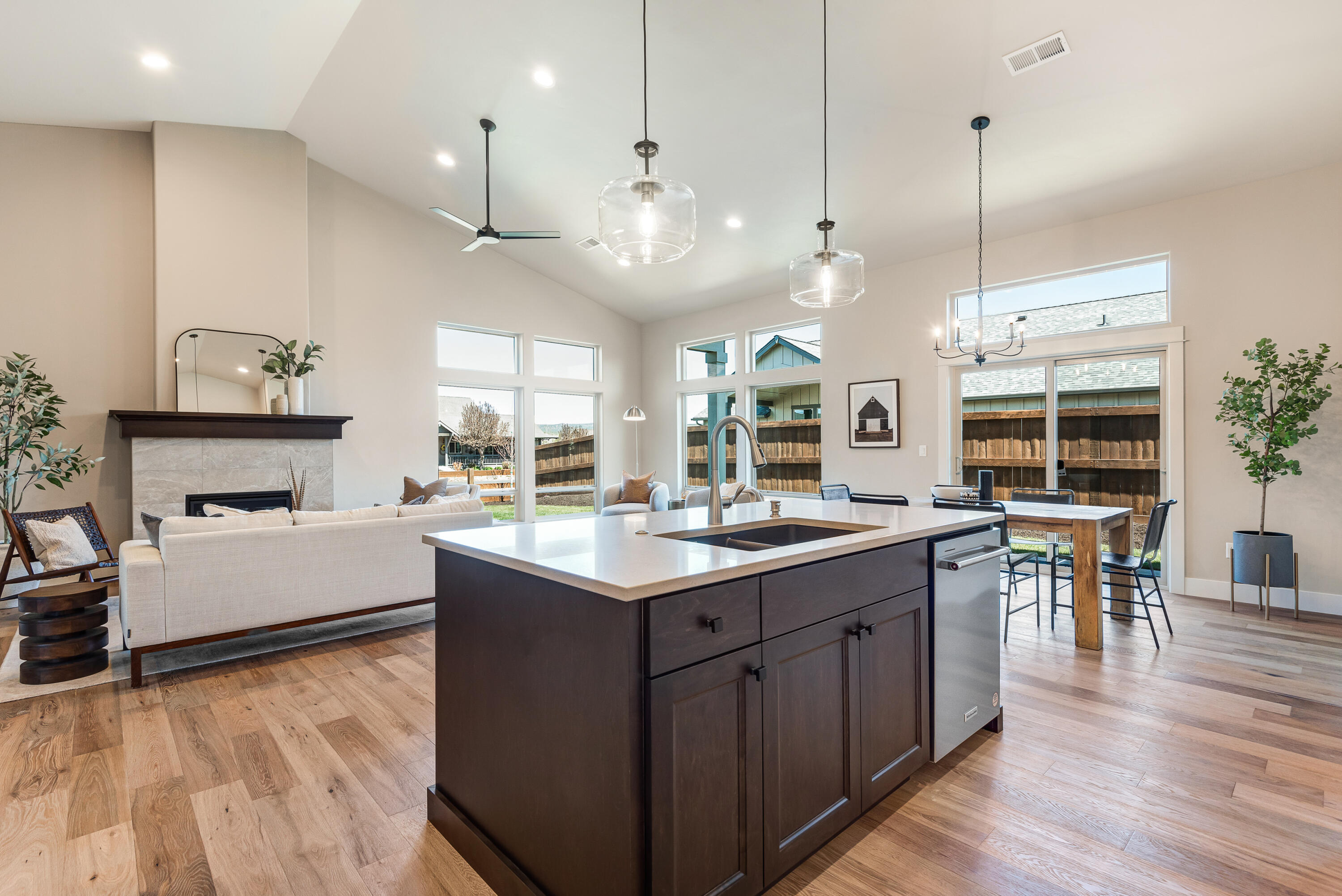 Saddle Ridge - Residential