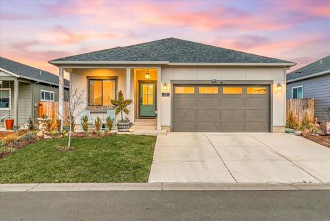 248 Christopher Way Talent OR 97540