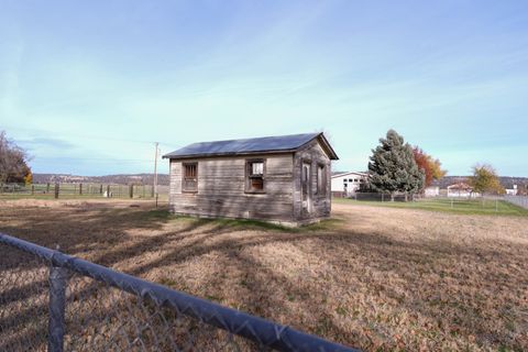 Tiny photo for 2686 Market Street, Bonanza, OR 97623 (MLS # 220211687)