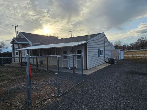 Tiny photo for 3340 E Vale Road, Klamath Falls, OR 97603 (MLS # 220215362)