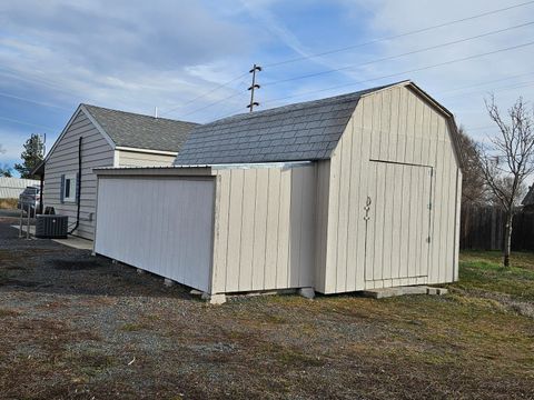 Tiny photo for 3340 E Vale Road, Klamath Falls, OR 97603 (MLS # 220215362)