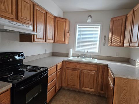 Tiny photo for 3340 E Vale Road, Klamath Falls, OR 97603 (MLS # 220215362)