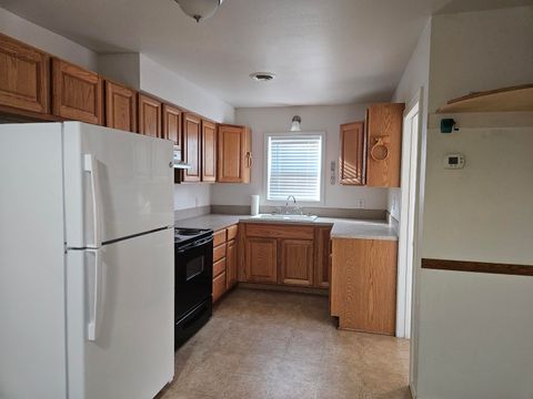 Tiny photo for 3340 E Vale Road, Klamath Falls, OR 97603 (MLS # 220215362)