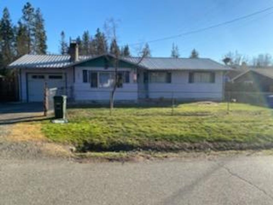 You will love the feel of your new home here with an inviting pellet stove, 3 bedrooms, attached garage, fenced big backyard. Home has a security system and RV Parking.
Laundry is conveniently located in the garage.