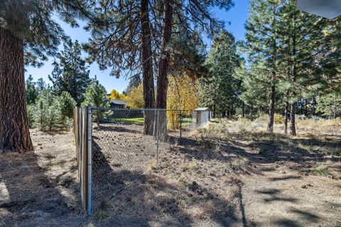 Tiny photo for 61585 Westridge Avenue, Bend, OR 97702 (MLS # 220210893)