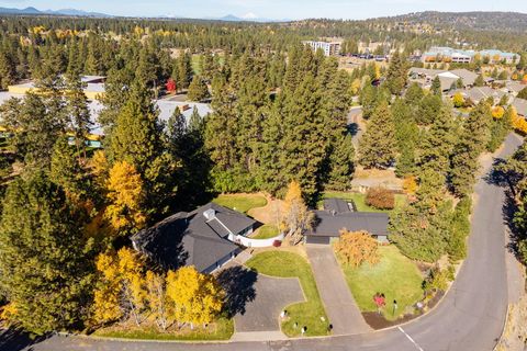 Tiny photo for 61585 Westridge Avenue, Bend, OR 97702 (MLS # 220210893)