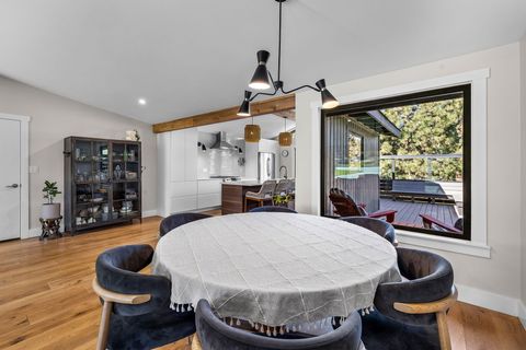 Tiny photo for 61585 Westridge Avenue, Bend, OR 97702 (MLS # 220210893)