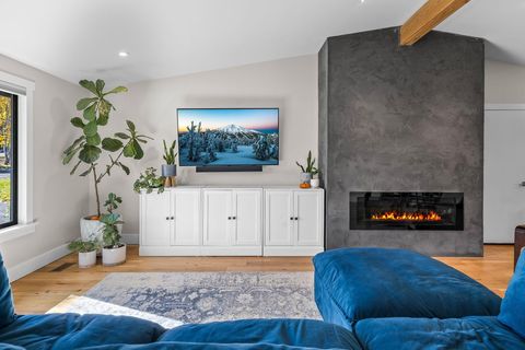 Tiny photo for 61585 Westridge Avenue, Bend, OR 97702 (MLS # 220210893)