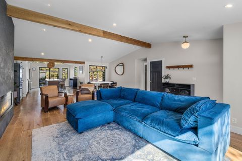 Tiny photo for 61585 Westridge Avenue, Bend, OR 97702 (MLS # 220210893)