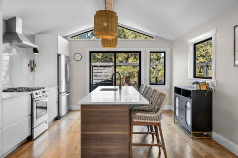 Tiny photo for 61585 Westridge Avenue, Bend, OR 97702 (MLS # 220210893)