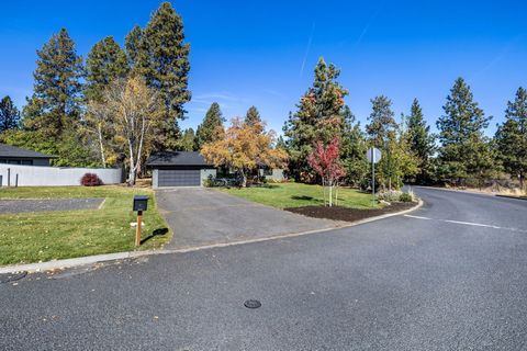 Tiny photo for 61585 Westridge Avenue, Bend, OR 97702 (MLS # 220210893)