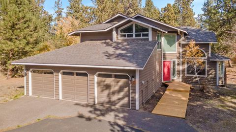 Photo of 20886 King David Avenue, Bend, OR 97702 (MLS # 220211234) Photo of 20886 King David Avenue, Bend, OR 97702 (MLS # 220211234)