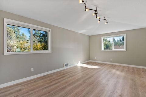 Tiny photo for 20886 King David Avenue, Bend, OR 97702 (MLS # 220211234)