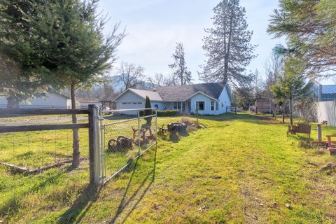 Tiny photo for 8576 E Evans Creek Road, Rogue River, OR 97537 (MLS # 220215009)