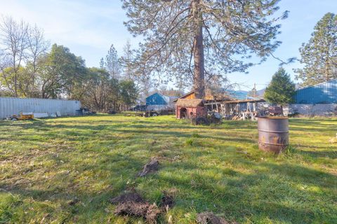Tiny photo for 8576 E Evans Creek Road, Rogue River, OR 97537 (MLS # 220215009)