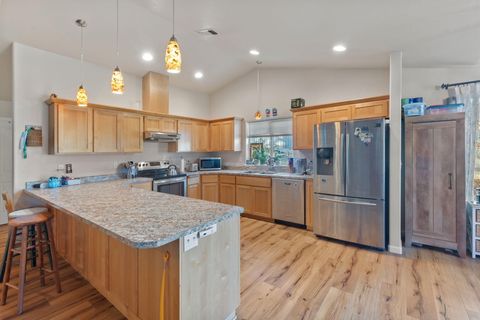 Tiny photo for 8576 E Evans Creek Road, Rogue River, OR 97537 (MLS # 220215009)