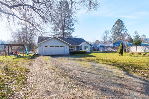 Tiny photo for 8576 E Evans Creek Road, Rogue River, OR 97537 (MLS # 220215009)