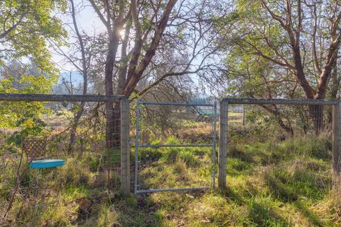 Tiny photo for 8576 E Evans Creek Road, Rogue River, OR 97537 (MLS # 220215009)