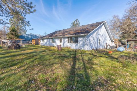Tiny photo for 8576 E Evans Creek Road, Rogue River, OR 97537 (MLS # 220215009)