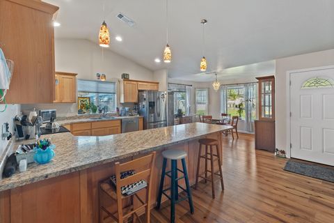 Tiny photo for 8576 E Evans Creek Road, Rogue River, OR 97537 (MLS # 220215009)