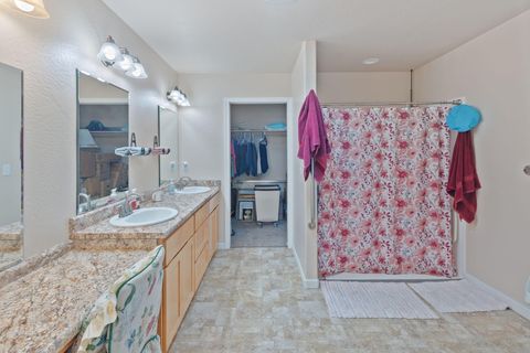 Tiny photo for 8576 E Evans Creek Road, Rogue River, OR 97537 (MLS # 220215009)