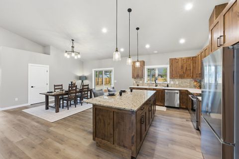 Tiny photo for 52327 Allen Drive #5, La Pine, OR 97739 (MLS # 220212069)