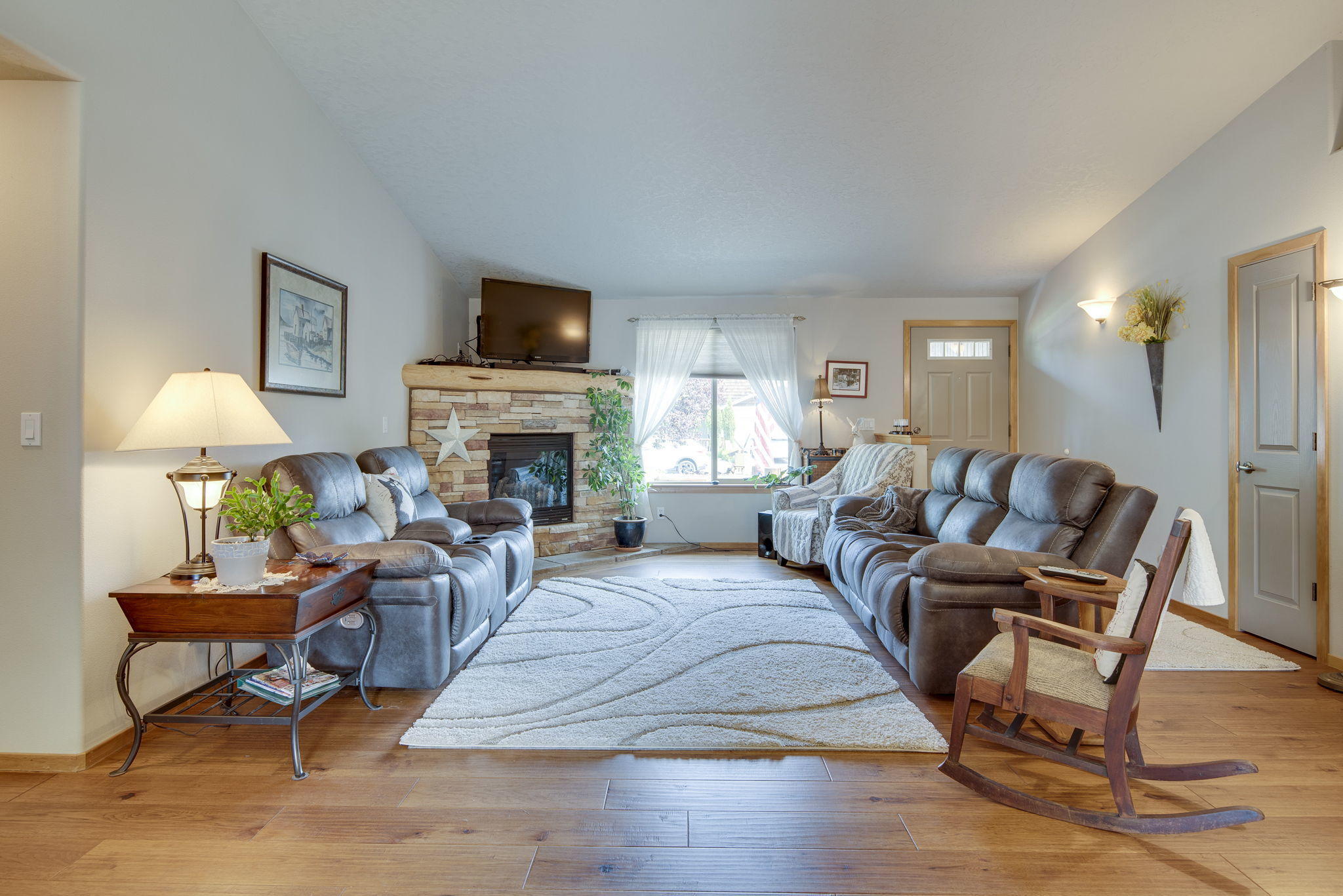 Paulina Peaks - Residential