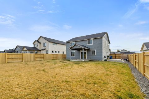 Tiny photo for 1723 NW Upas Place, Redmond, OR 97756 (MLS # 220212285)