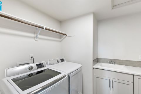 Tiny photo for 1723 NW Upas Place, Redmond, OR 97756 (MLS # 220212285)