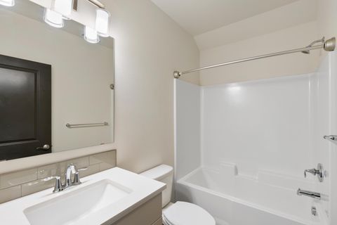 Tiny photo for 1723 NW Upas Place, Redmond, OR 97756 (MLS # 220212285)