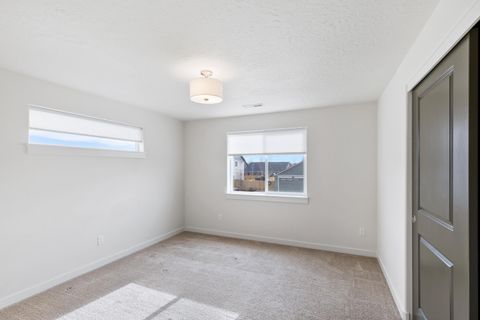 Tiny photo for 1723 NW Upas Place, Redmond, OR 97756 (MLS # 220212285)