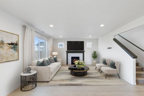 Tiny photo for 1723 NW Upas Place, Redmond, OR 97756 (MLS # 220212285)