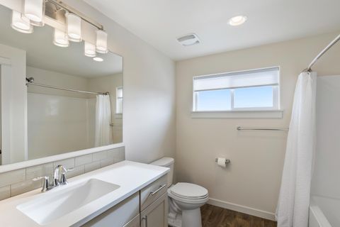 Tiny photo for 1723 NW Upas Place, Redmond, OR 97756 (MLS # 220212285)