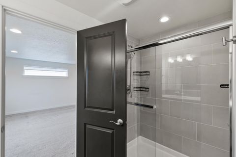 Tiny photo for 1723 NW Upas Place, Redmond, OR 97756 (MLS # 220212285)