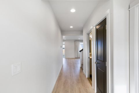 Tiny photo for 1723 NW Upas Place, Redmond, OR 97756 (MLS # 220212285)