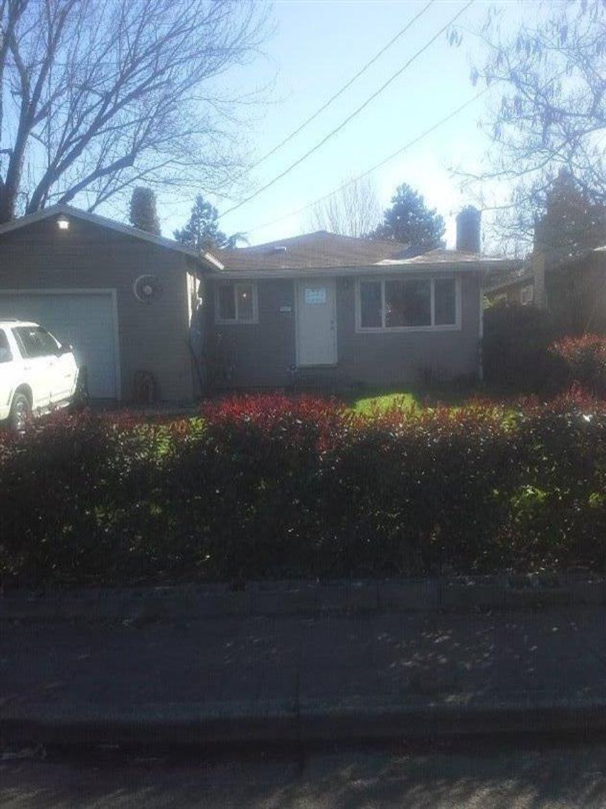 Great 3 bedroom 1 1/2 bath for the first time home buyer, investors or retirees. New Oak cabinets, counters and flooring in kitchen and both bathrooms. Convenient location to shopping, schools, and medical. Huge fenced backyard. Newer furnace and air plus home has a nice big fireplace. Home was pressure washed and newly painted as of 3-6-15.