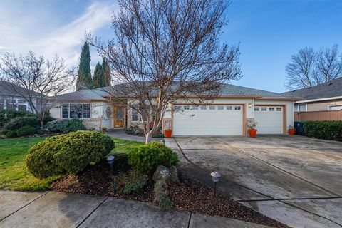 Photo of 3418 Blue Blossom Drive, Medford, OR 97504 (MLS # 220213234)